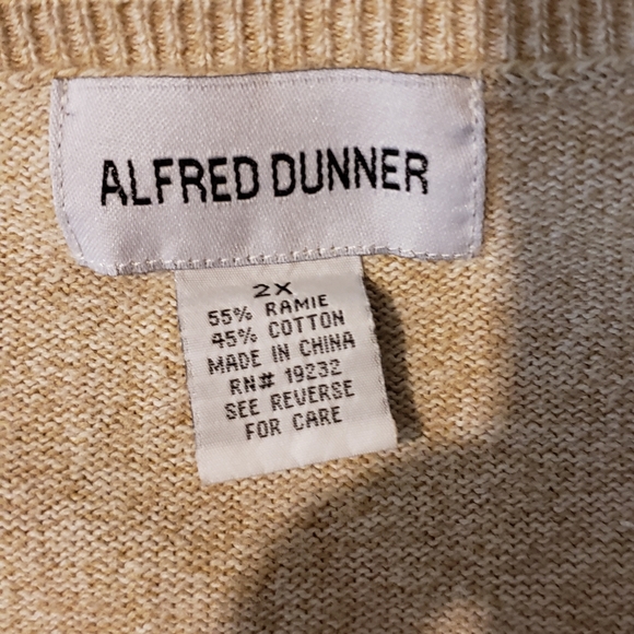 Alfred Dunner Sweater set (attached pieces) - Picture 4 of 6
